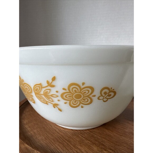 Pyrex Butterfly Gold Mixing Bowl # 402 - 1½ QT - 1.5 L Nesting Mixing Bowl 7¼" - Picture 6 of 12